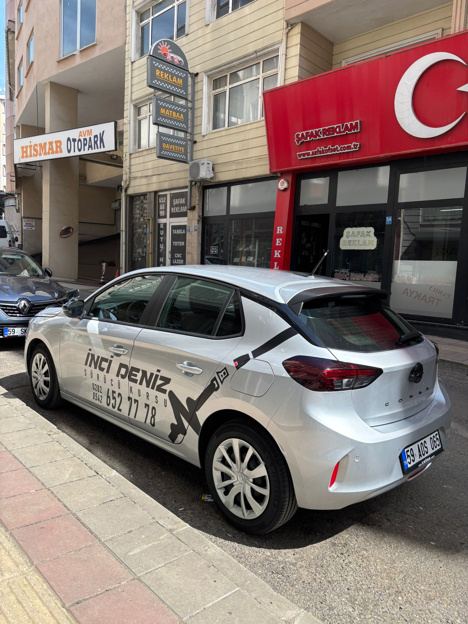 İnci Deniz Sürücü Kursu eğitim aracının fotoğrafı